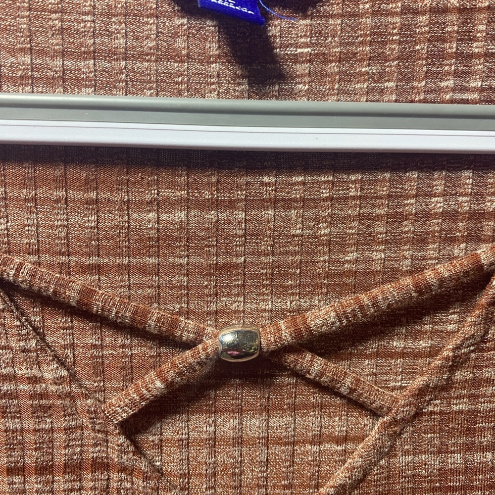 Apt. 9 Women's Brown Crisscross Long Sleeve Top - Picture 4 of 7
